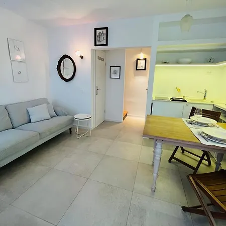 House Called Happiness Ferienhaus Jelsa (Hvar)