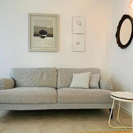 House Called Happiness Prázdninový dům *