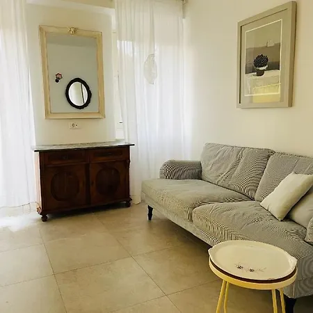 House Called Happiness Prázdninový dům *