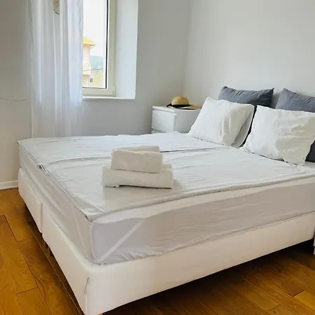 House Called Happiness Prázdninový dům *